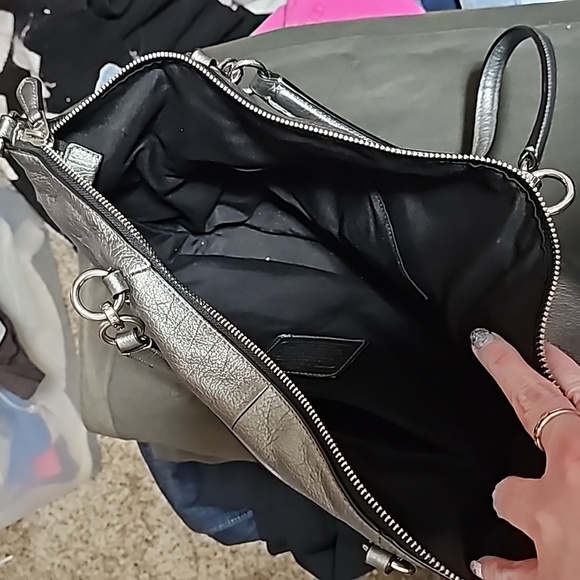 Great condition large gunmetal grey coach bag. - Picture 5 of 5